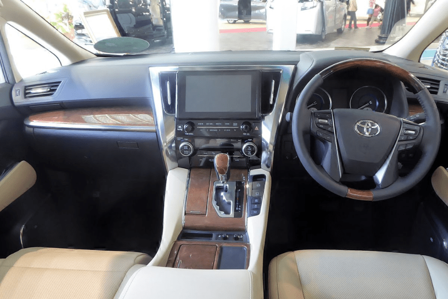 Toyota Alphard (8 Hours)
